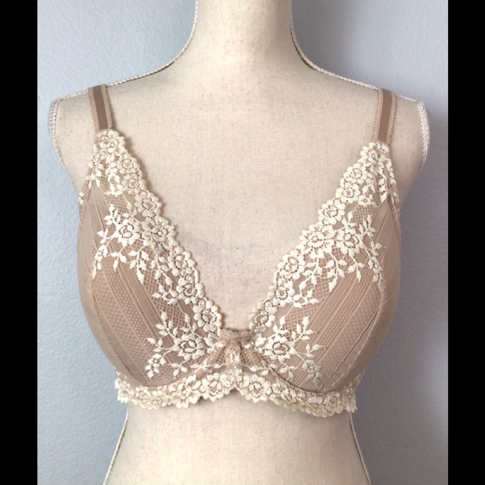 WACOAL Embrace Lace Plunge Bra 853291